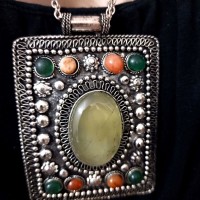 Handmade Beautiful Natural Agate Stone GYPSY Tribal Chain Pendant Necklace